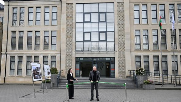 abe93f9d74579ccb63c3b46263948295